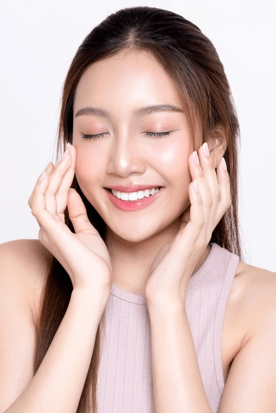 Glowing skin after Xela Rederm skin booster at Vivardi Clinics
