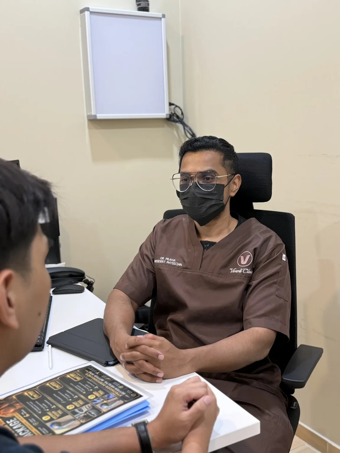 Dr. Praha, Resident Physician, in a patient consultation at Vivardi Clinics Rawang